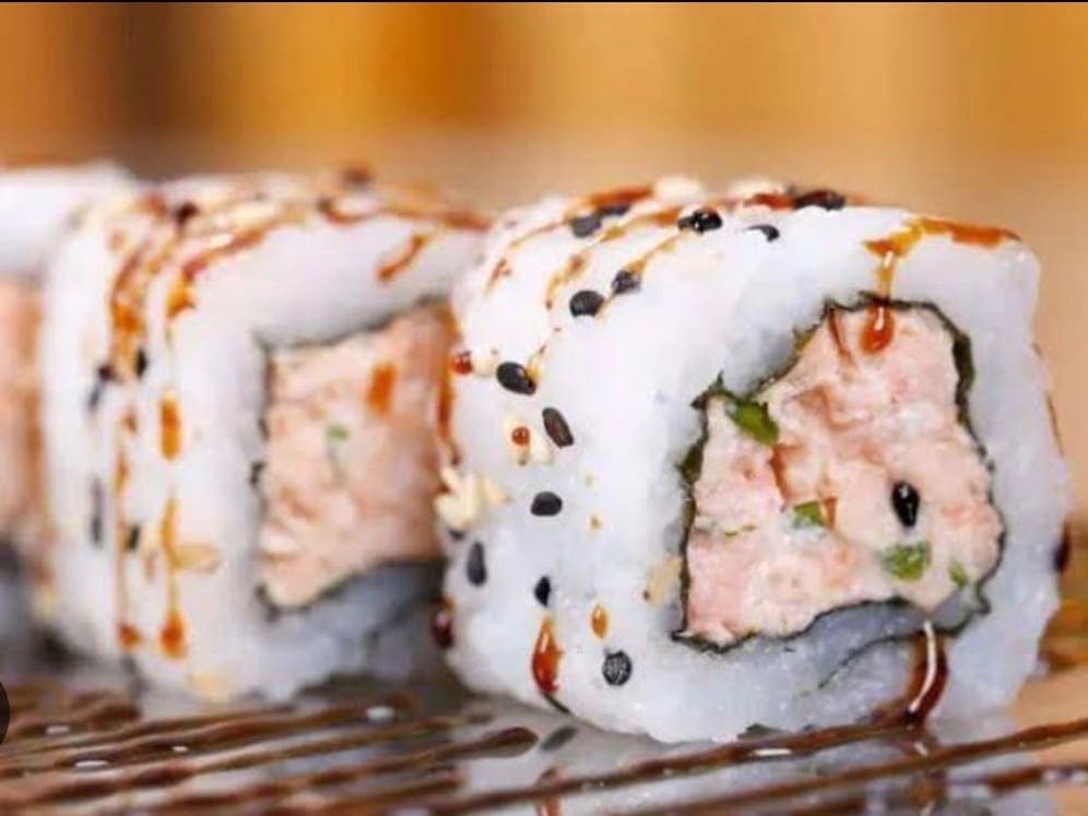 Uramaki de salmão grelhado