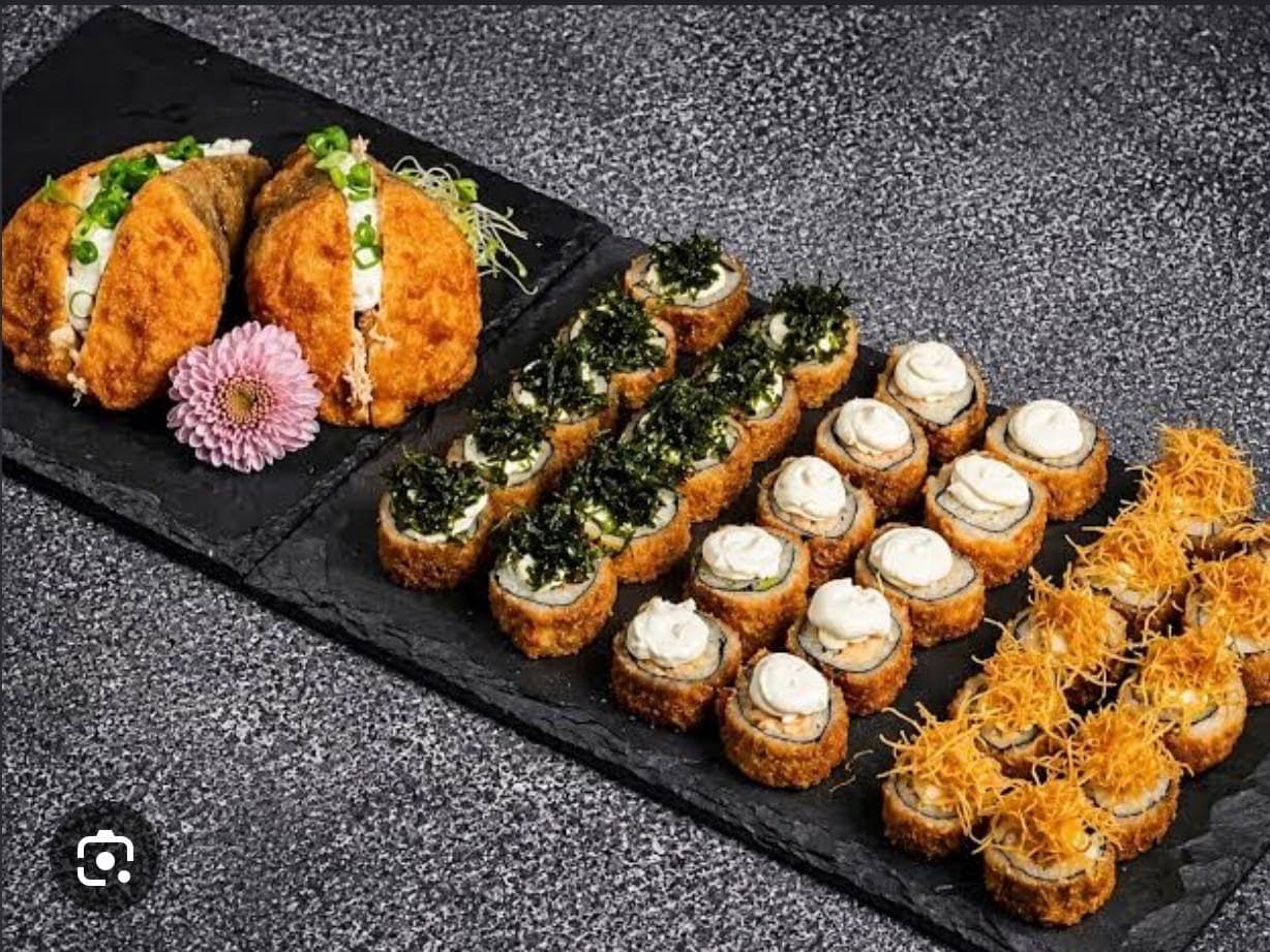 Combo 30 hot e 2 temakis empanados de salmão